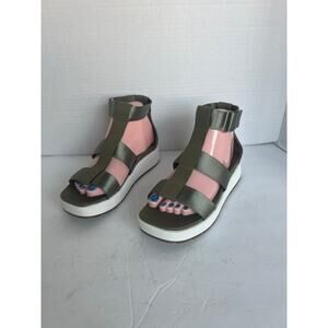 NWOT UGG Women's Eeba Gladiator Green and White Leather Hook and Loop Sandal 7
